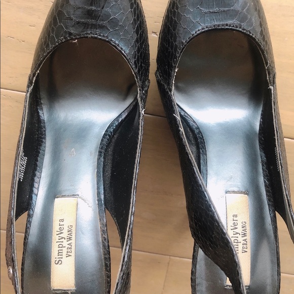 Vera Wang high heels - Picture 2 of 5